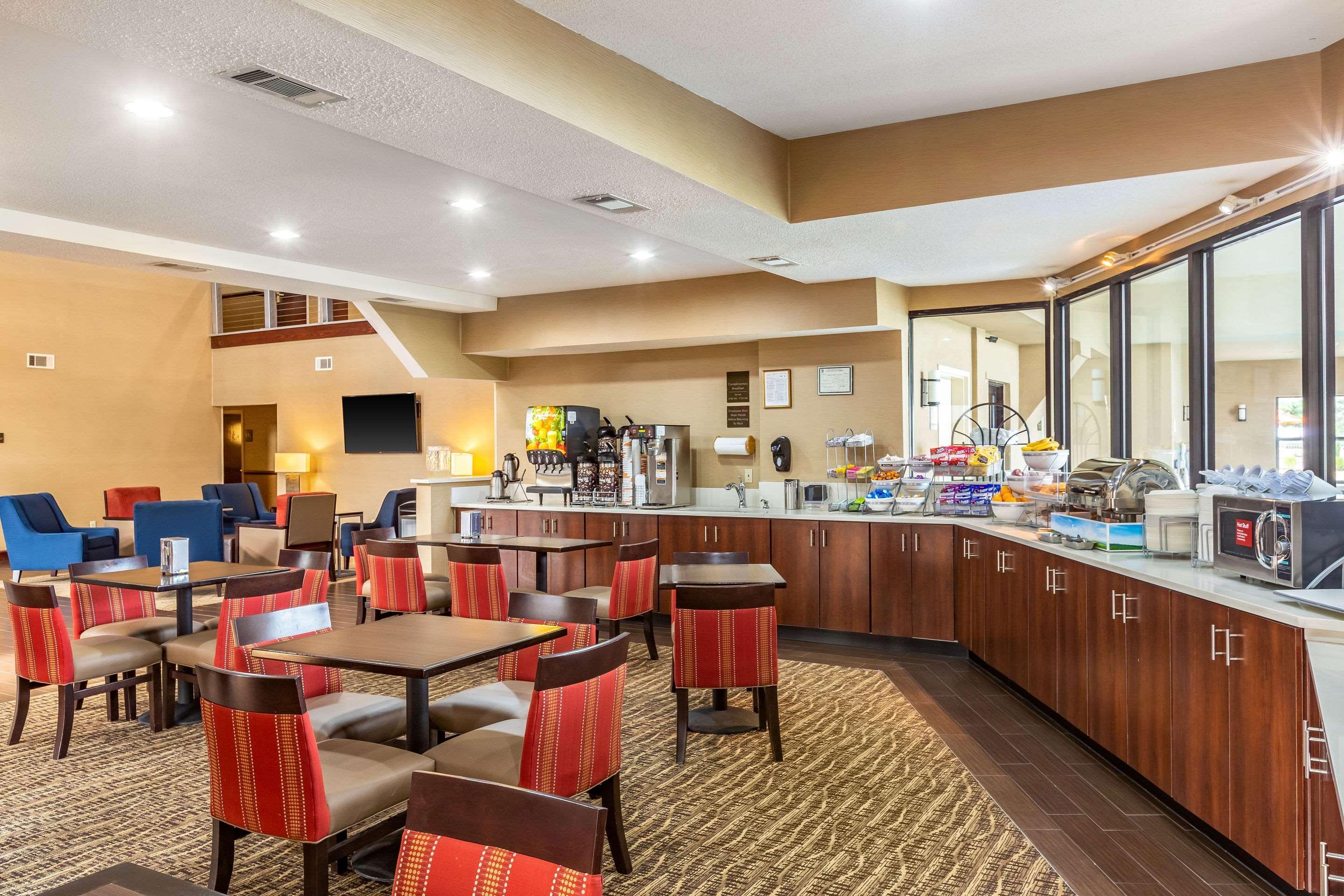 Comfort Suites Near Robins Air Force Base Warner Robins Exterior photo
